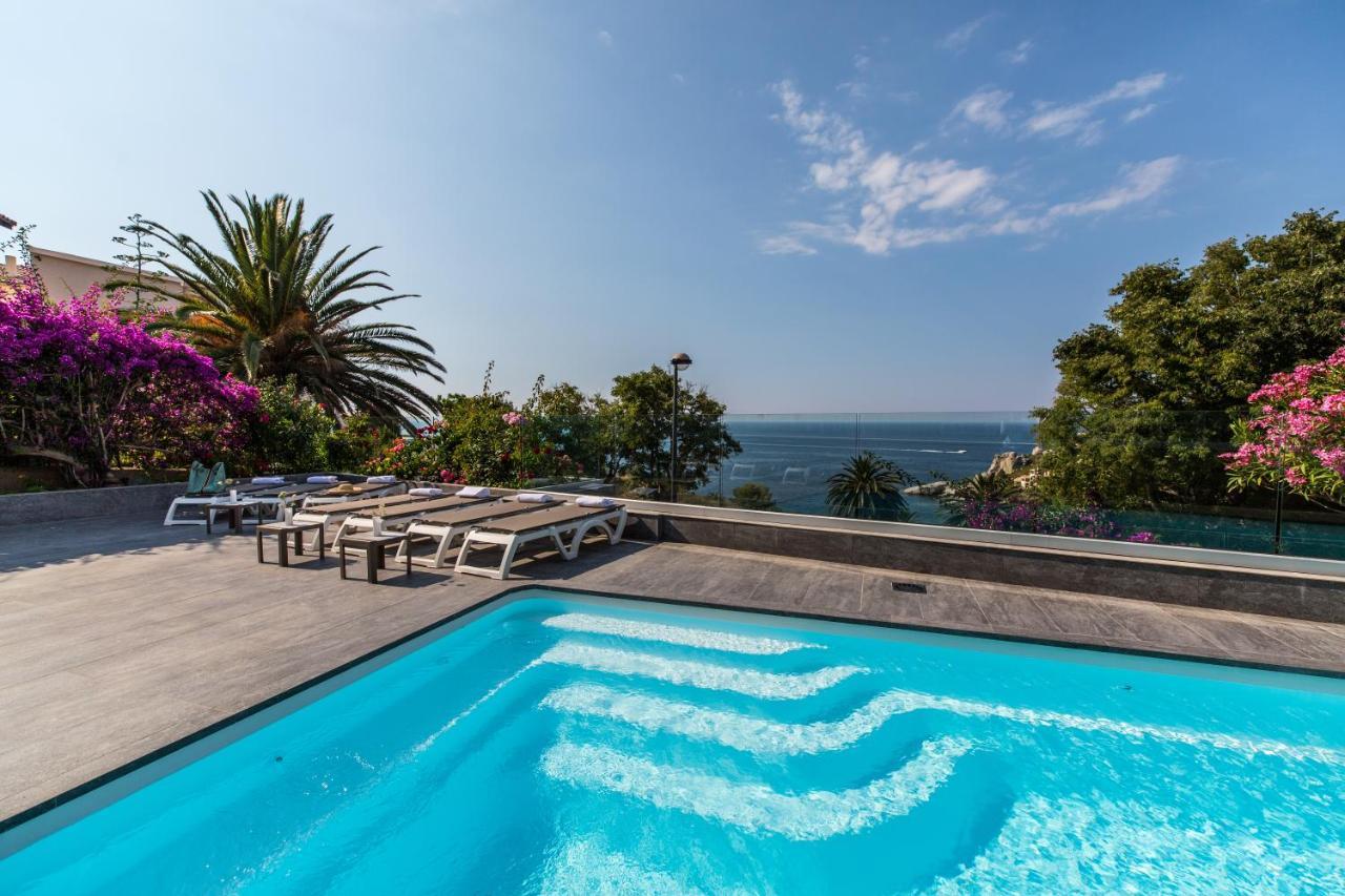 Hotel Villa R Кальві Екстер'єр фото