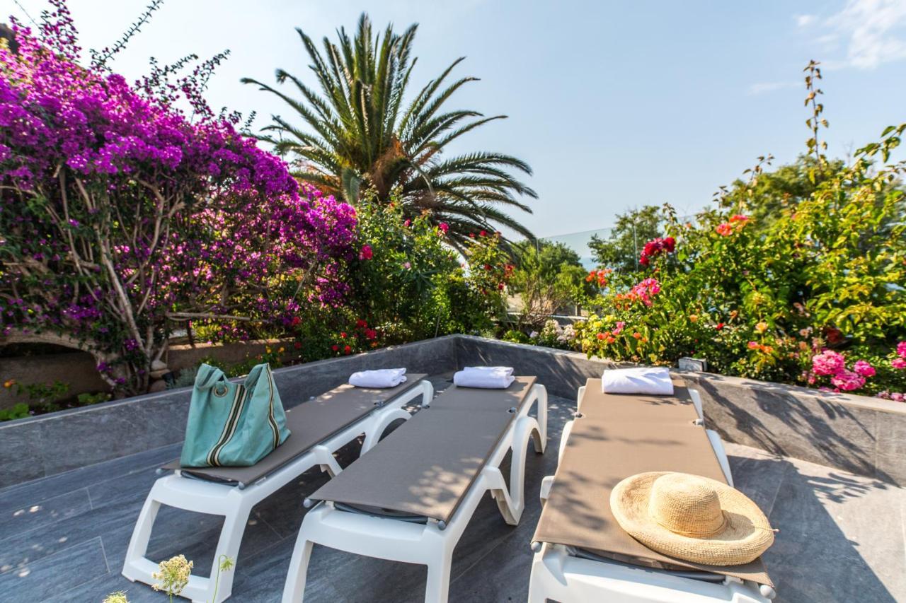 Hotel Villa R Кальві Екстер'єр фото